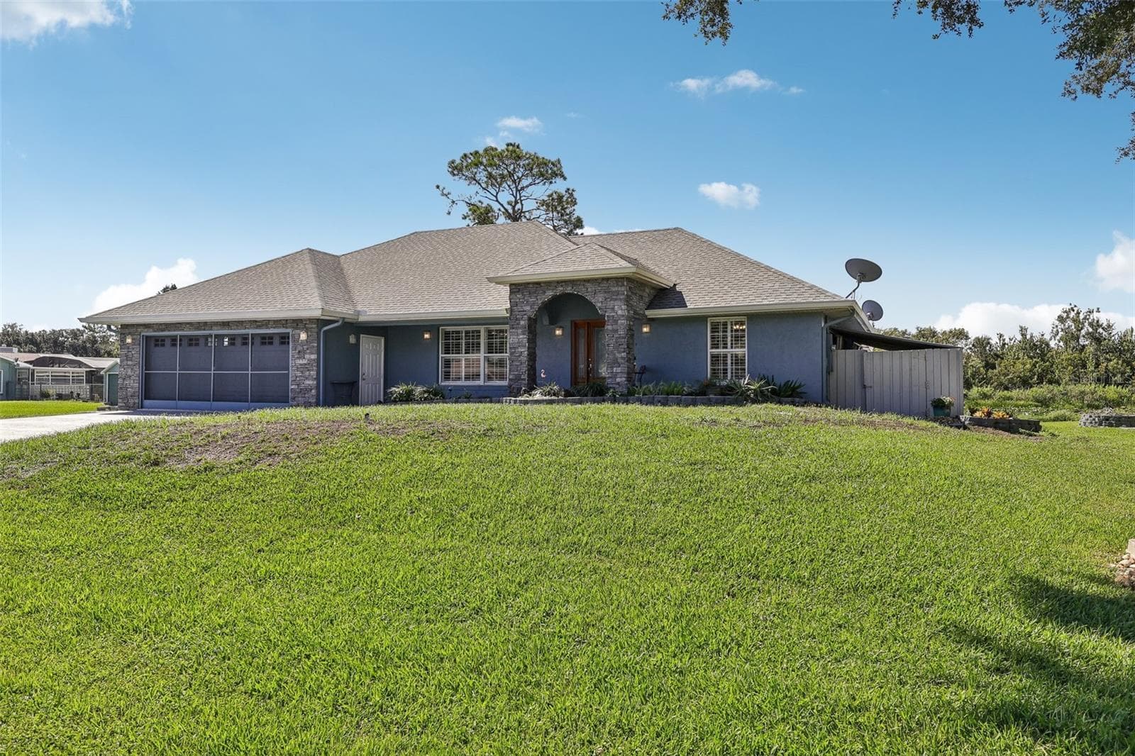 Home sits high and dry - 28116 LOIS DR, TAVARES