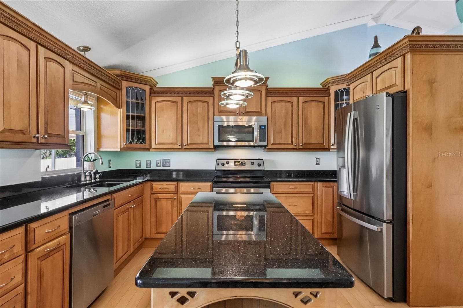 Beautiful Stone counter tops and solid wood kitchen cabinets with soft close features - 28116 LOIS DR, TAVARES