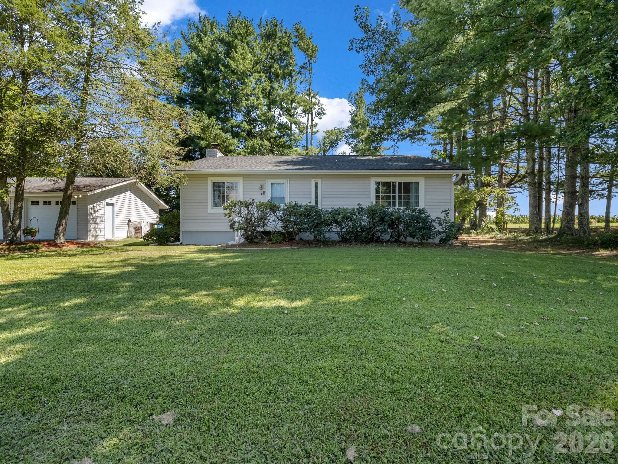 Single Family Residence at 3 Apple Blossom Lane, Hendersonville, photo 3 of 31