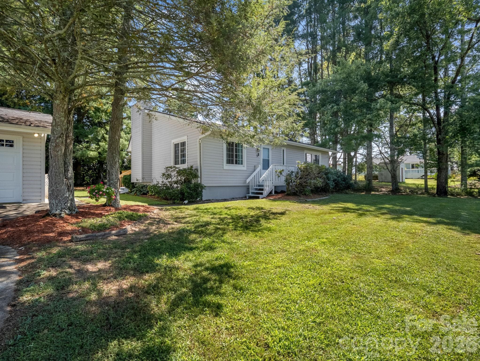 Single Family Residence at 3 Apple Blossom Lane, Hendersonville, photo 6 of 31