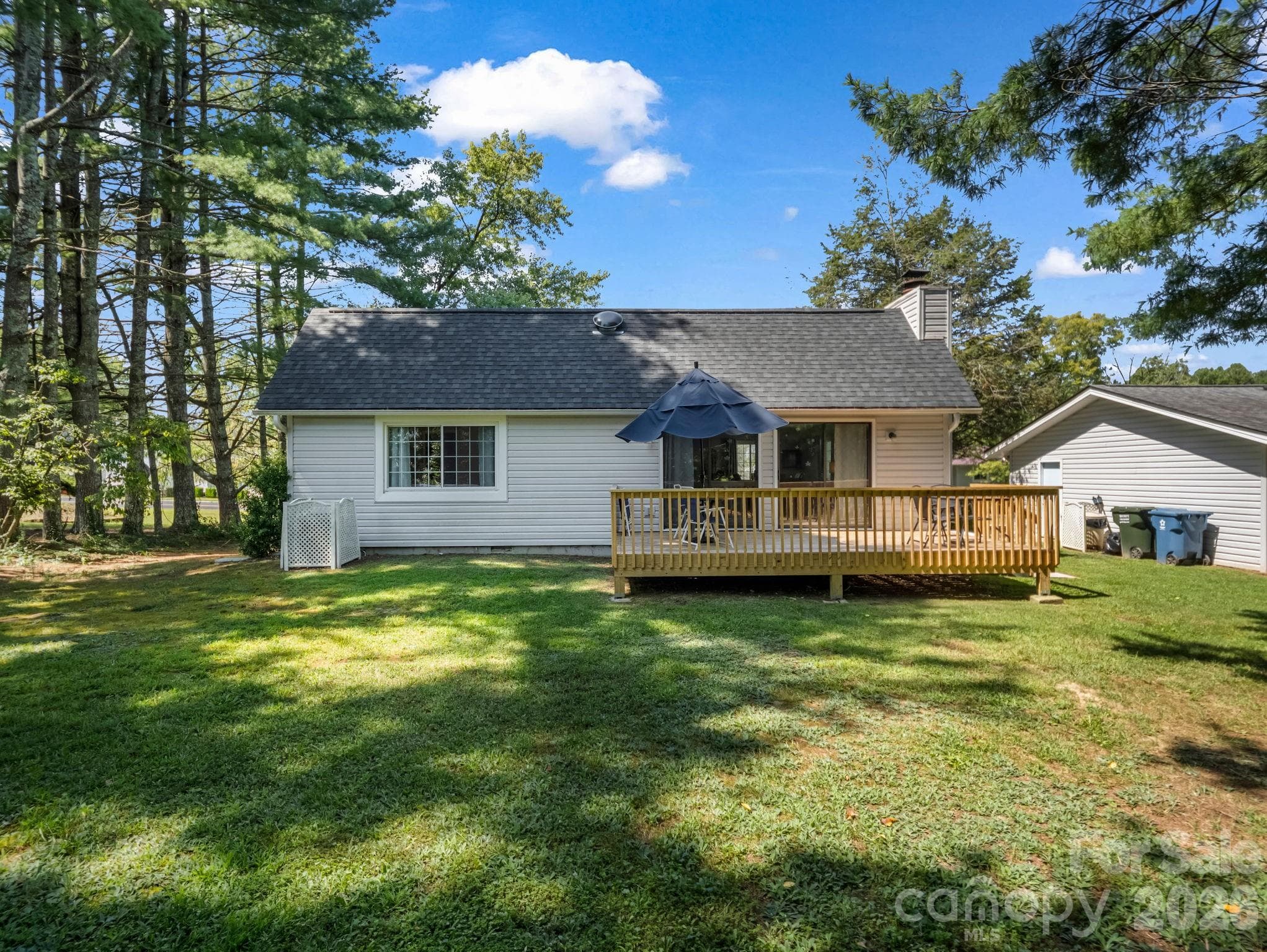 Single Family Residence at 3 Apple Blossom Lane, Hendersonville, photo 9 of 31