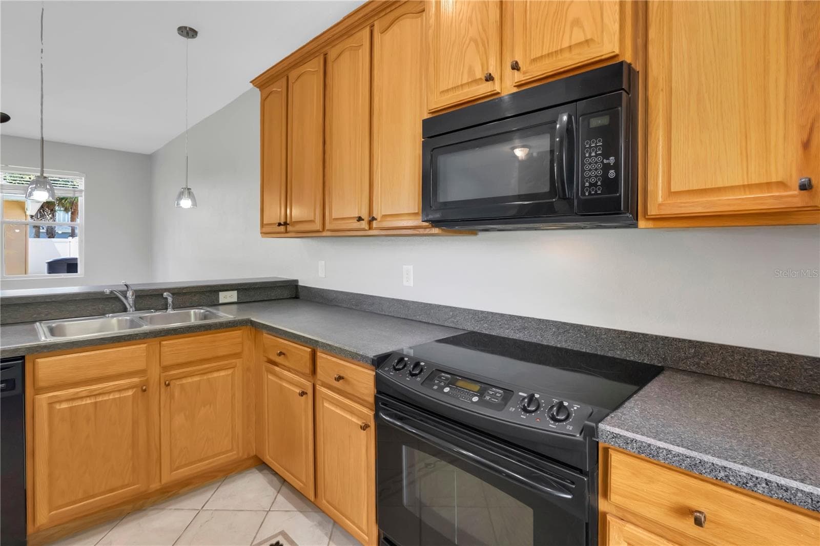 Townhouse at 14766 PEEKSKILL DR, WINTER GARDEN, photo 3 of 33
