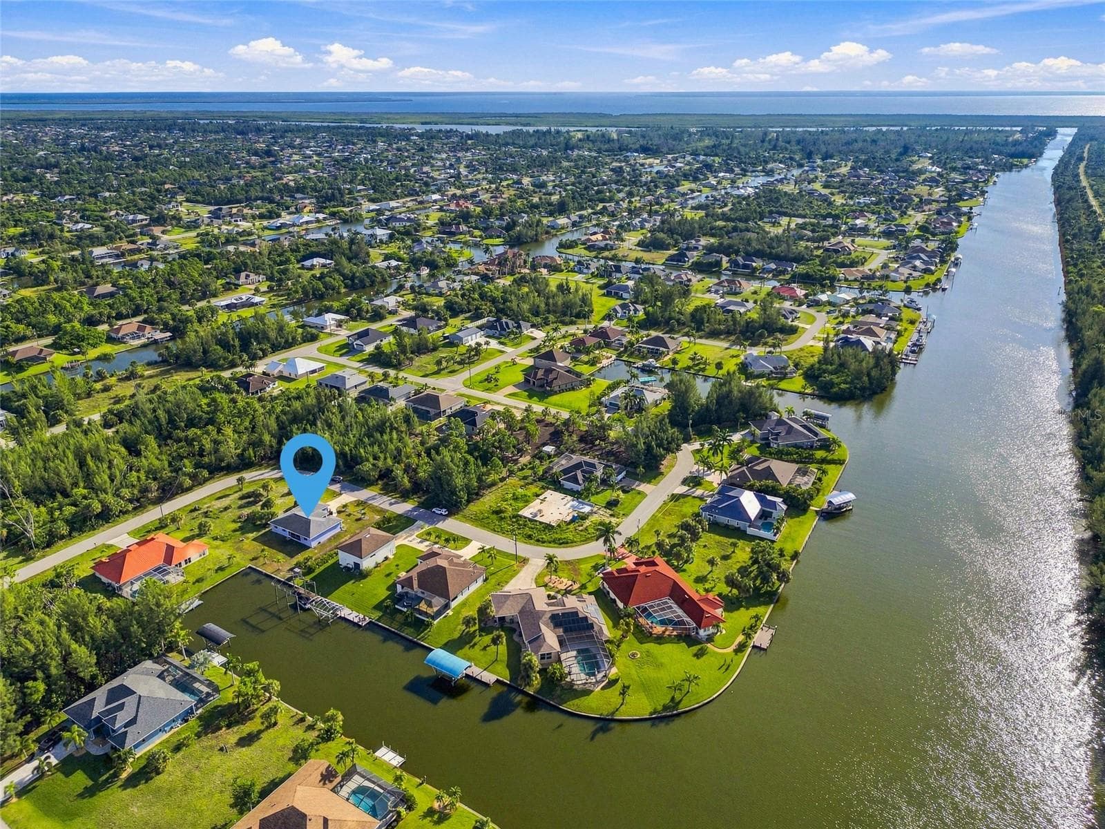 THE WATERWAY SURROUNDED BY LUXURY HOMES! - 10554 LIVE OAK RD, PORT CHARLOTTE