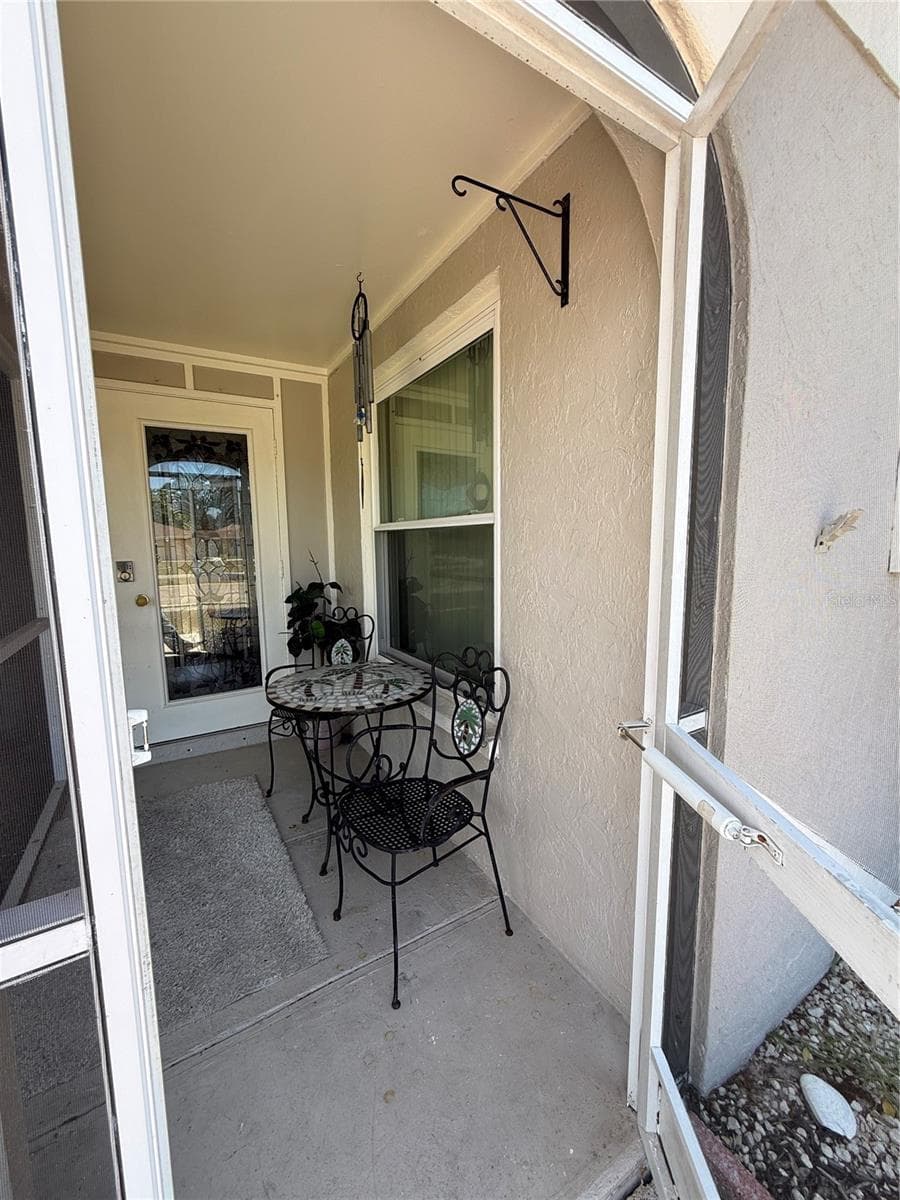Single Family Residence at 318 VENICE EAST BLVD, VENICE, photo 4 of 67