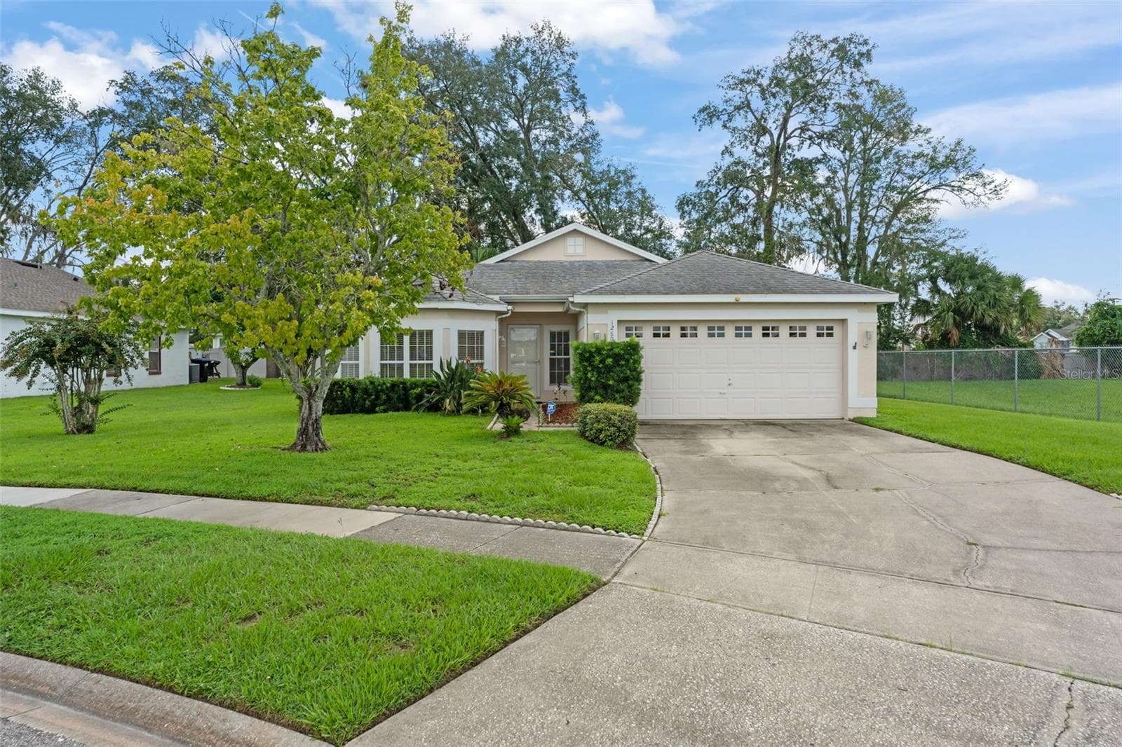 Single Family Residence at 1280 TYLER LAKE CIR, ORLANDO, photo 2 of 39