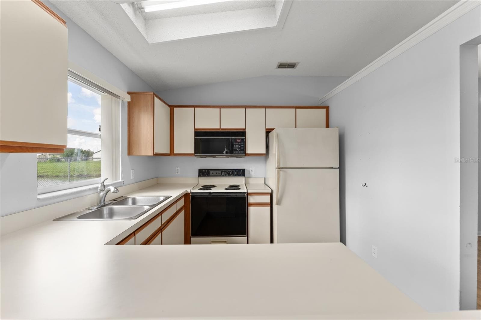 Single Family Residence at 1280 TYLER LAKE CIR, ORLANDO, photo 10 of 39