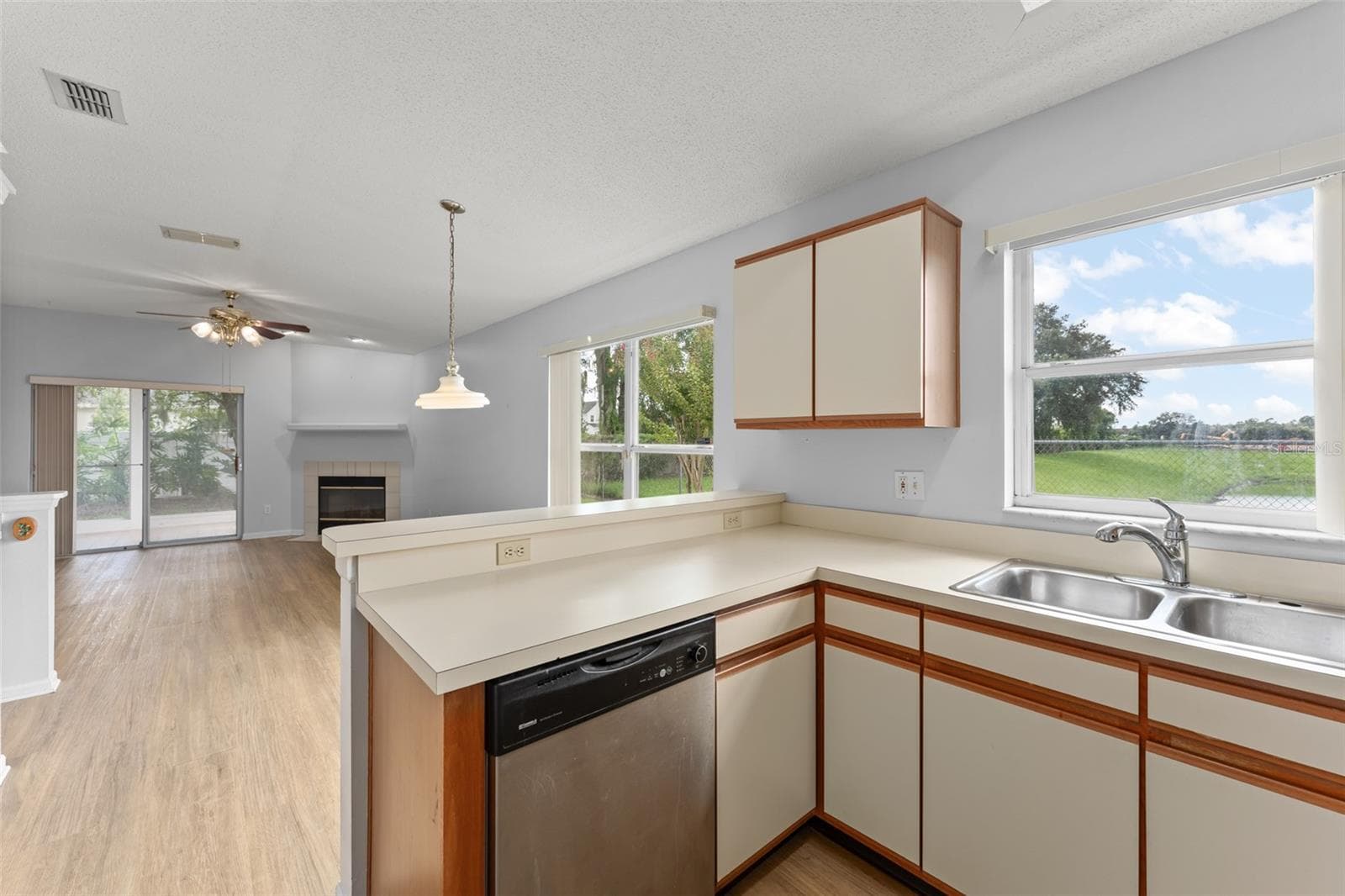 Single Family Residence at 1280 TYLER LAKE CIR, ORLANDO, photo 12 of 39