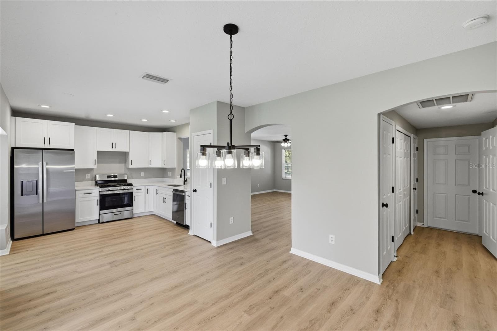 Single Family Residence at 16316 BRIDGECROSSING DR, LITHIA, photo 6 of 25