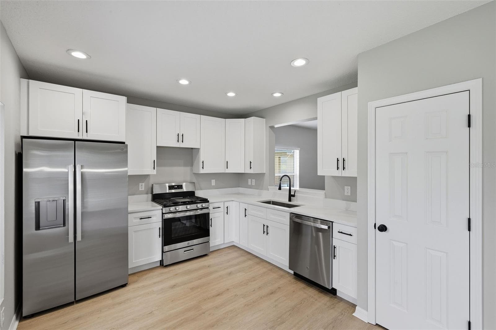 Single Family Residence at 16316 BRIDGECROSSING DR, LITHIA, photo 7 of 25