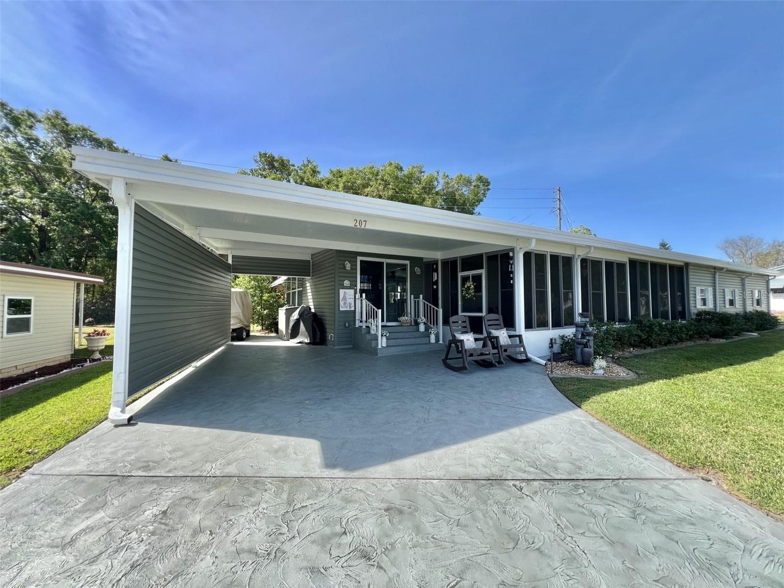207 HAWTHORNE BLVD