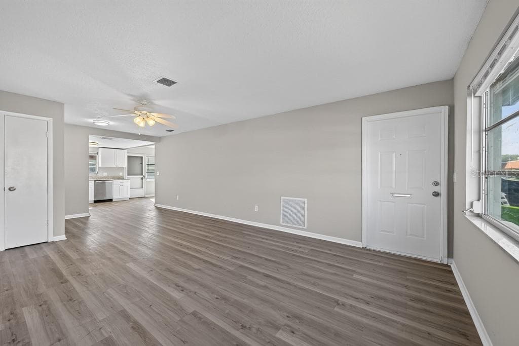 Condominium at 8265 VENDOME BLVD N, PINELLAS PARK, photo 6 of 37