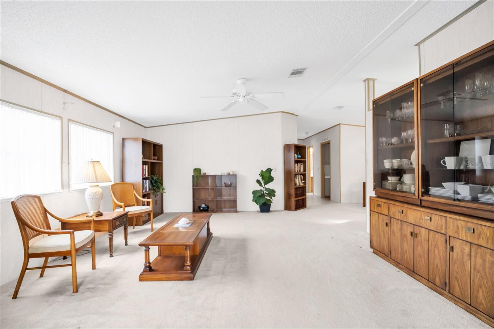Living Room - 428 PELICAN DR S, OLDSMAR