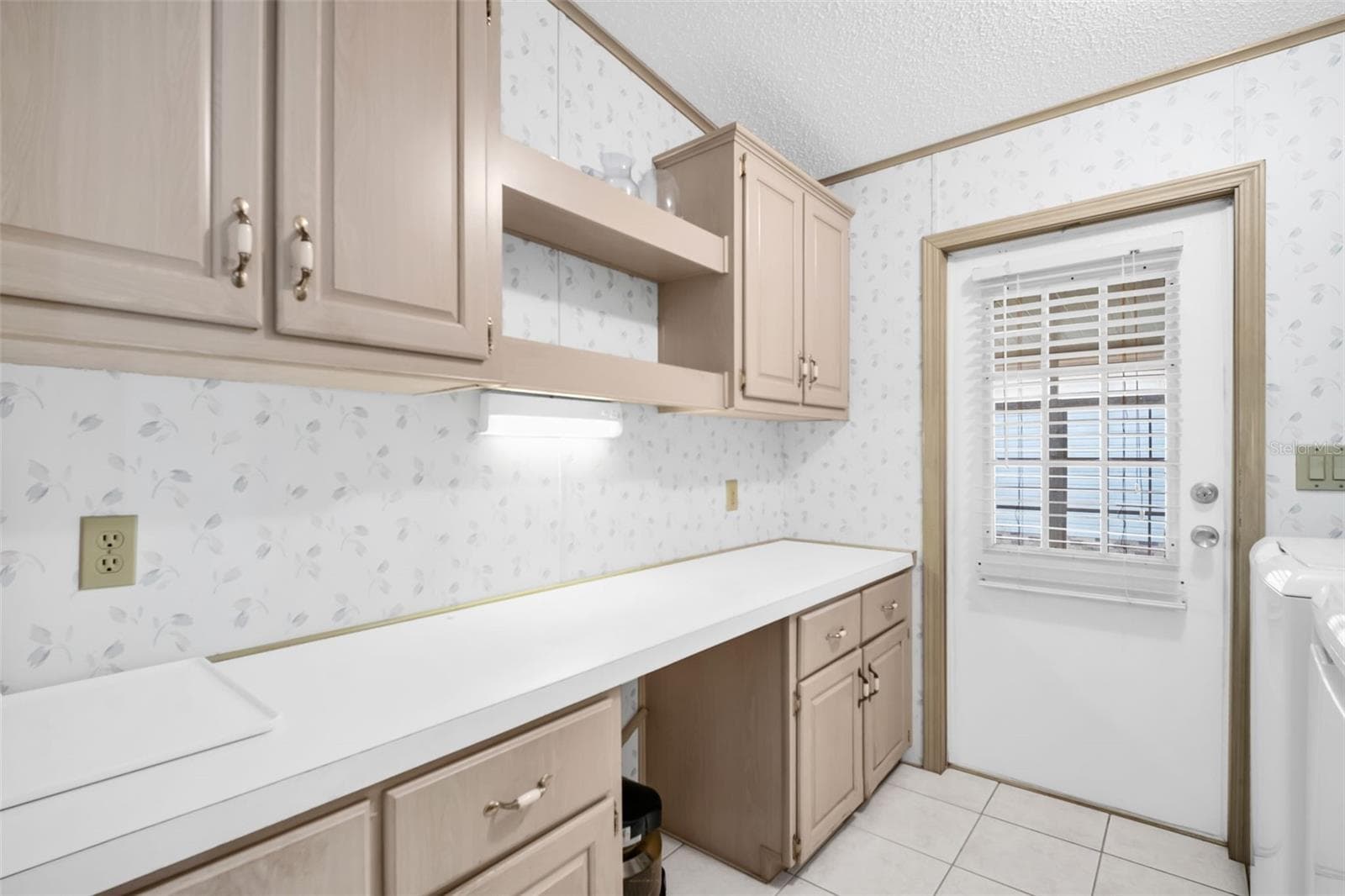 Laundry / utility room and back door - 428 PELICAN DR S, OLDSMAR