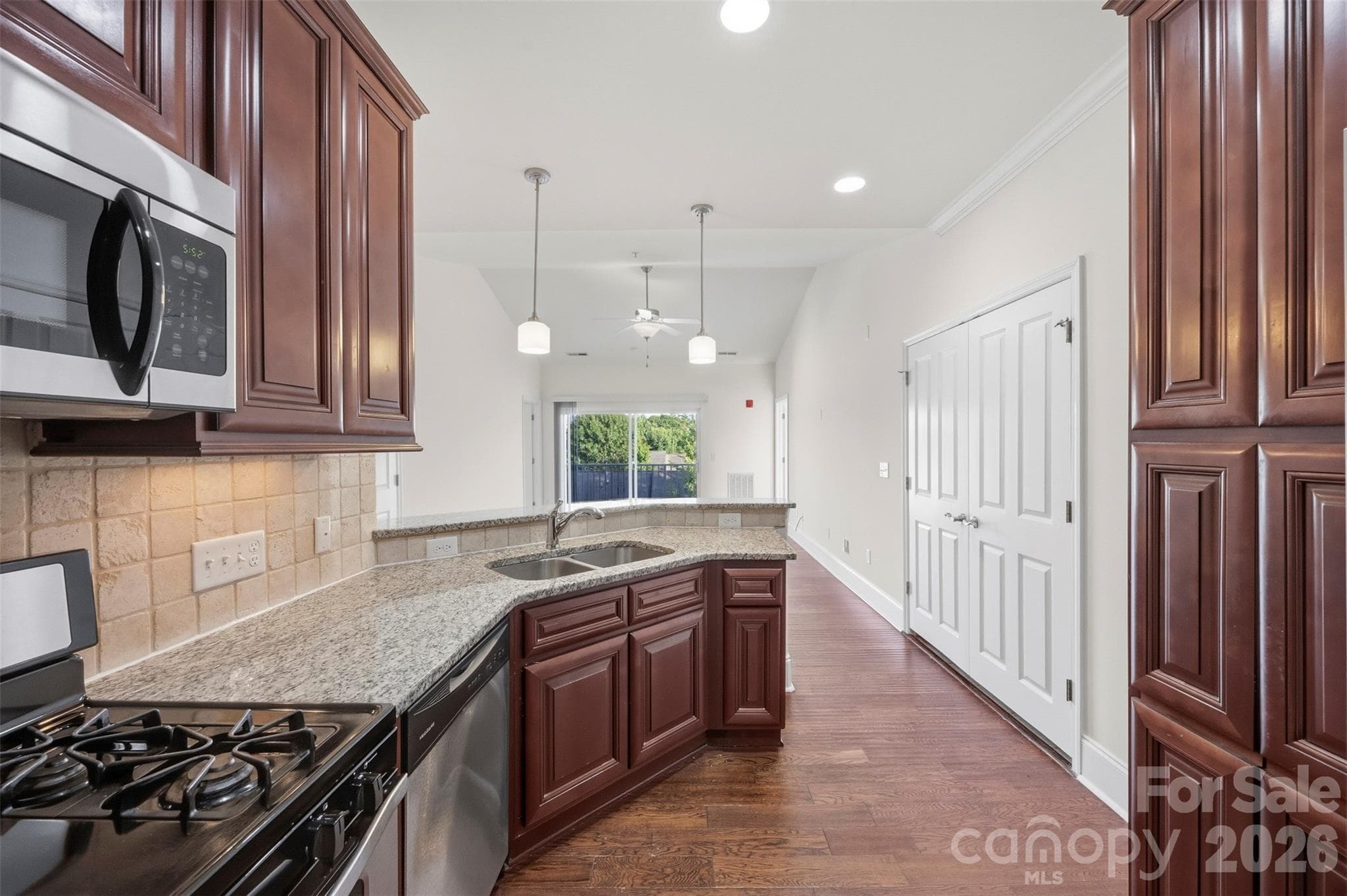 Warm and inviting kitchen, granite countertops, tile backsplash and gas stove! - 6605 Central Pacific Avenue, Charlotte