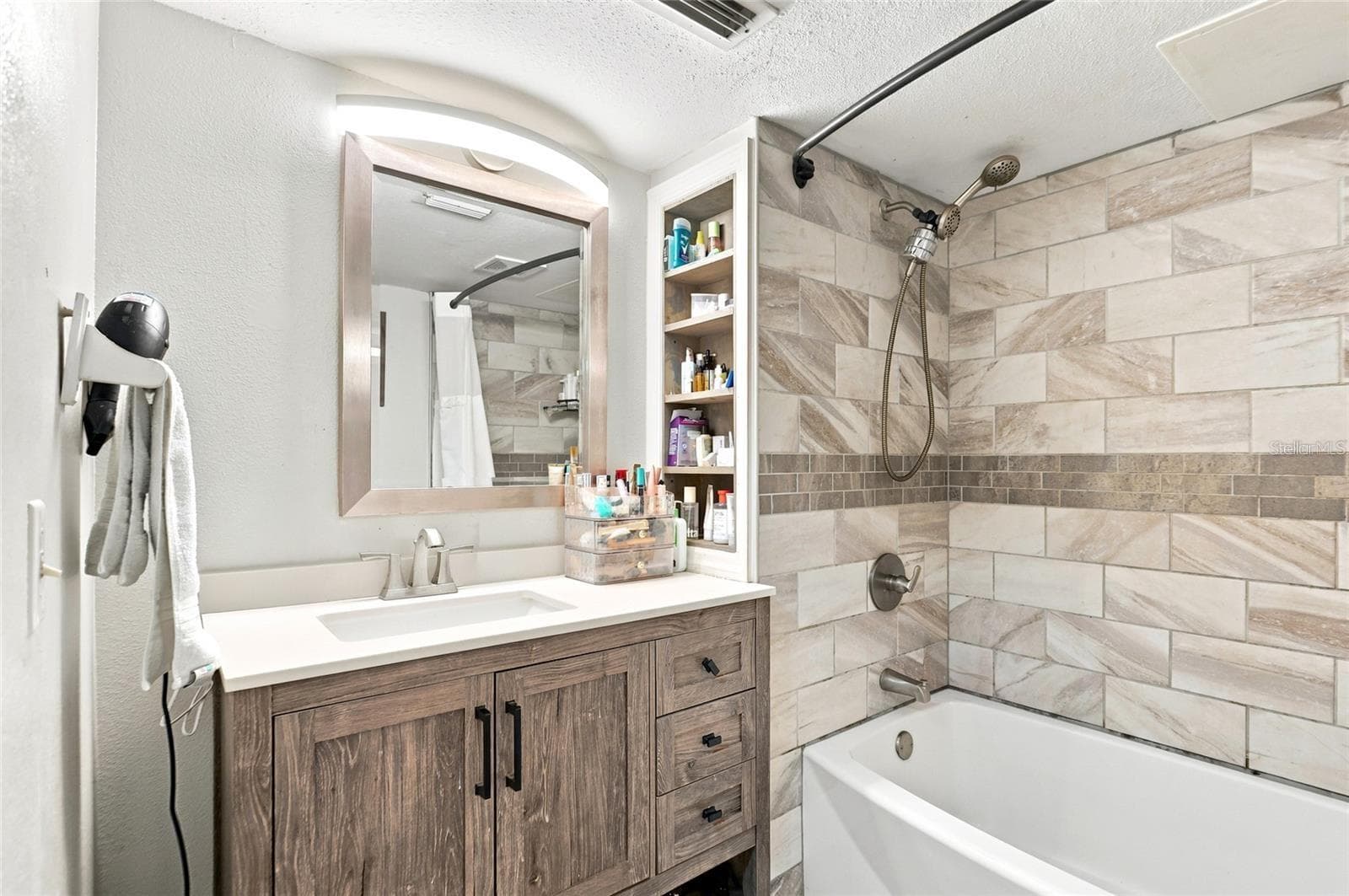 Full Bathroom (1st Floor) - 1518 DICKENS RD, LAKE WALES