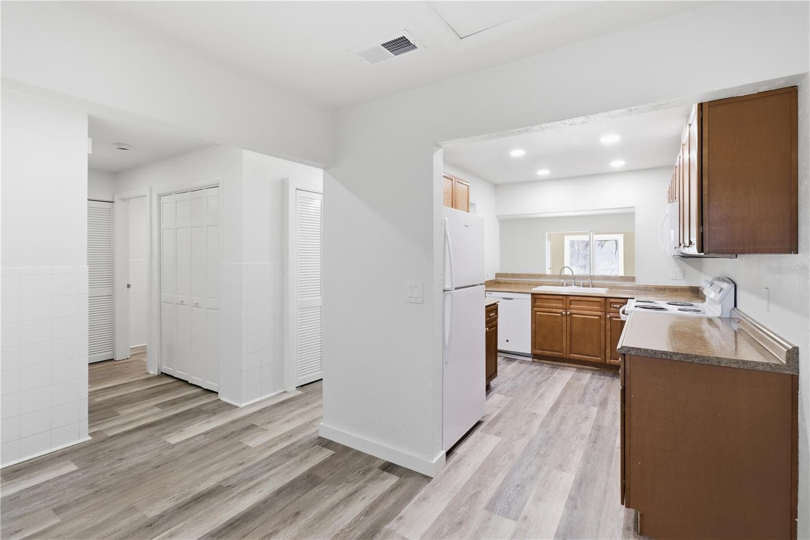 Townhouse at 2302 BARBADOS DR, WINTER PARK, photo 5 of 35
