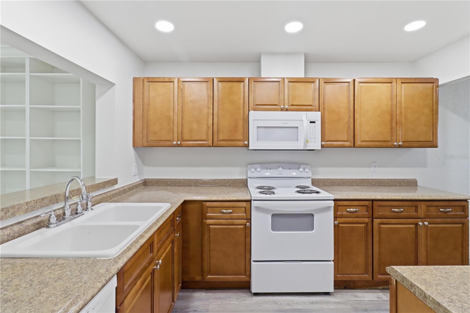 Townhouse at 2302 BARBADOS DR, WINTER PARK, photo 8 of 35