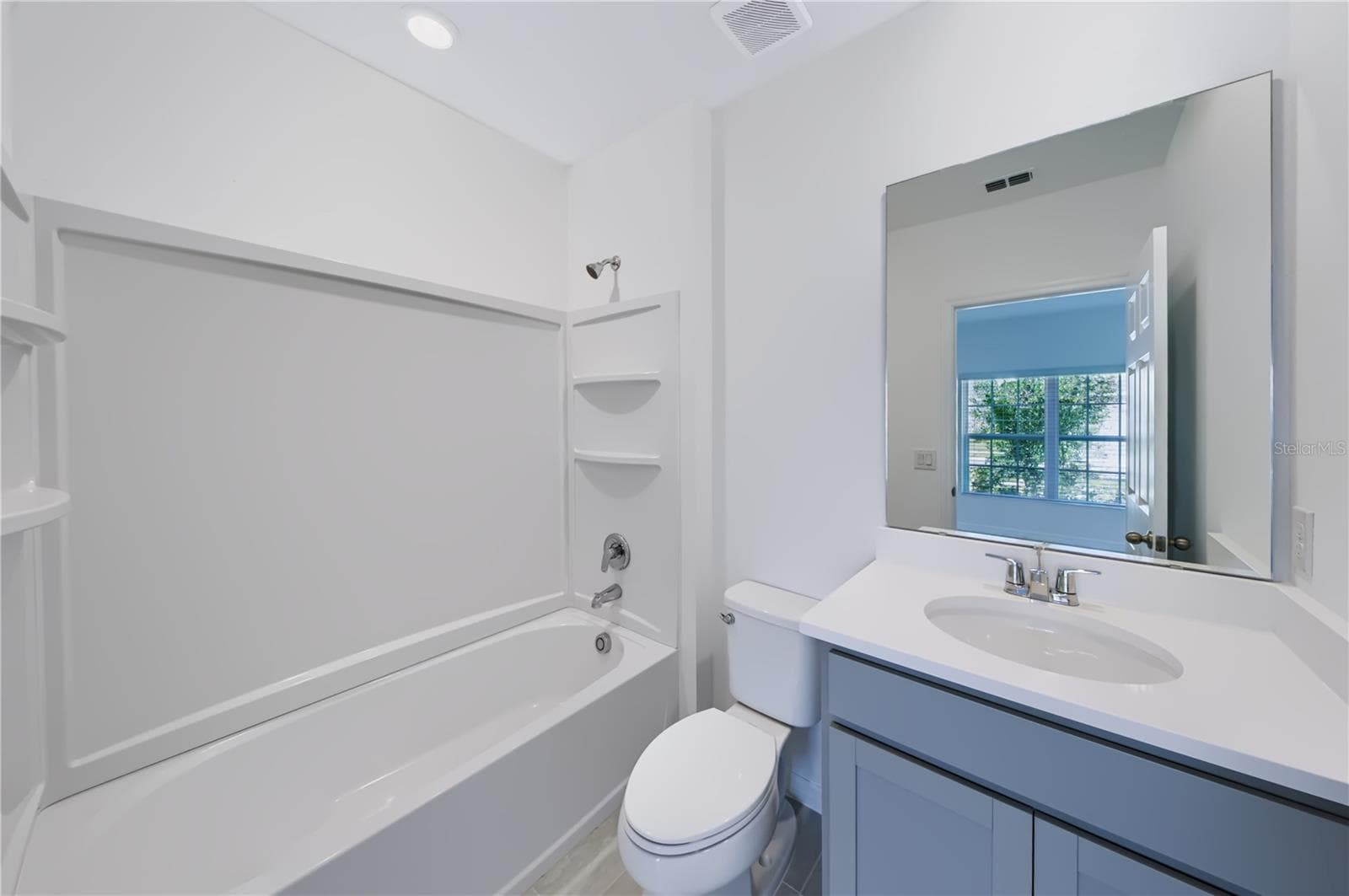 Guest Bathroom - 704 FARFIELDS ST, DELAND