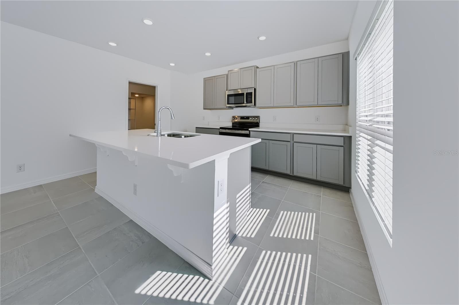Kitchen - 704 FARFIELDS ST, DELAND