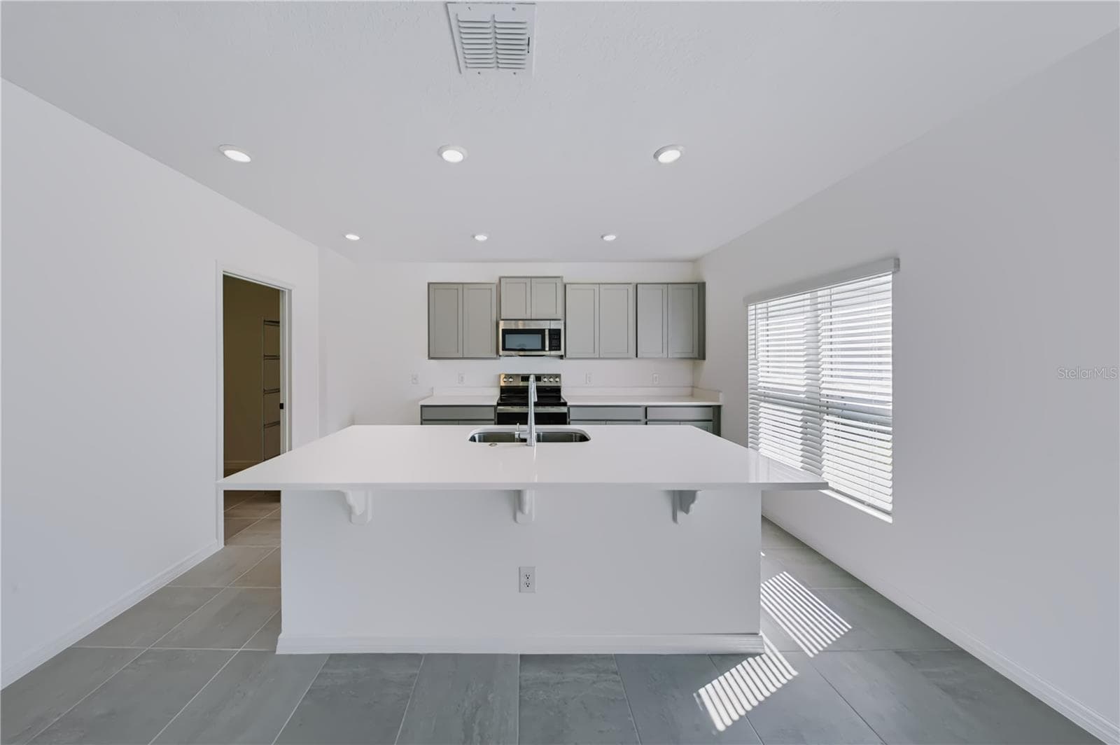 Kitchen - 704 FARFIELDS ST, DELAND