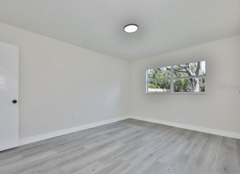 Single Family Residence at 614 HUNTINGTON ST, BRANDON, photo 20 of 42