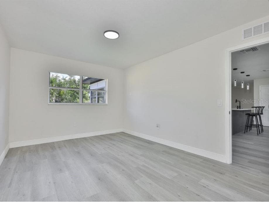 Single Family Residence at 614 HUNTINGTON ST, BRANDON, photo 21 of 42