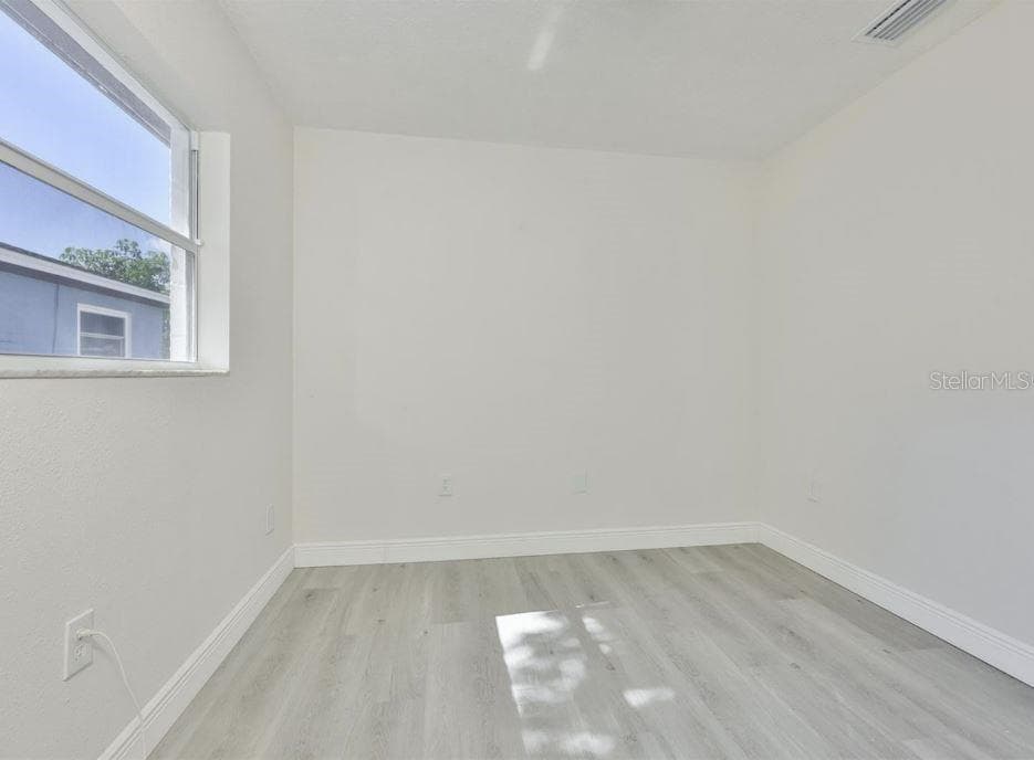 Single Family Residence at 614 HUNTINGTON ST, BRANDON, photo 26 of 42