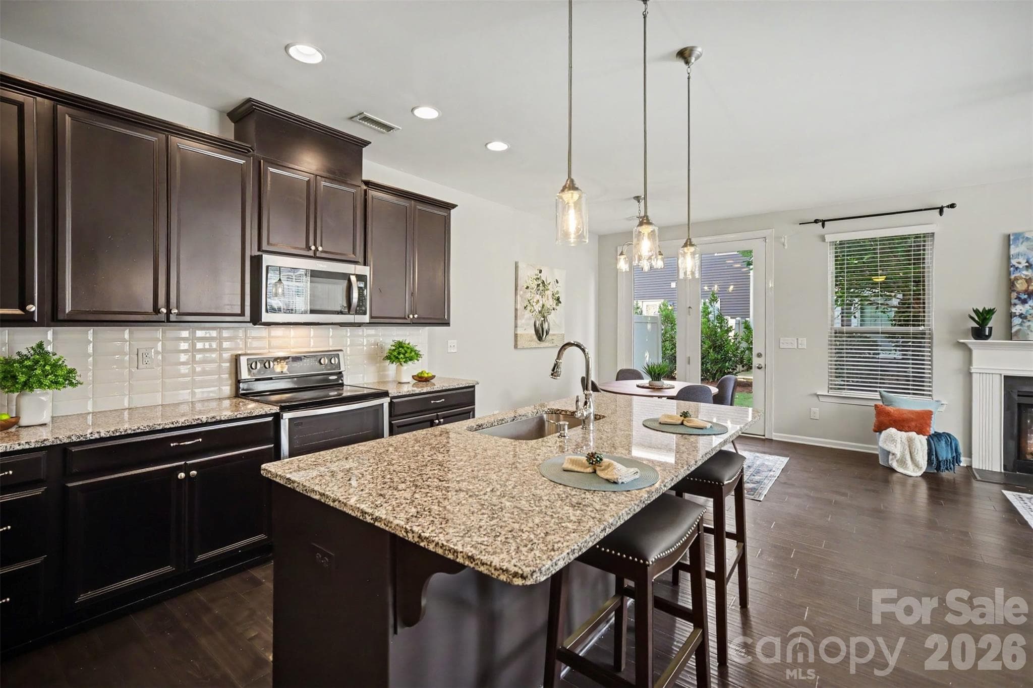 Spacious kitchen with island - 824 Ayrshire Avenue, Fort Mill