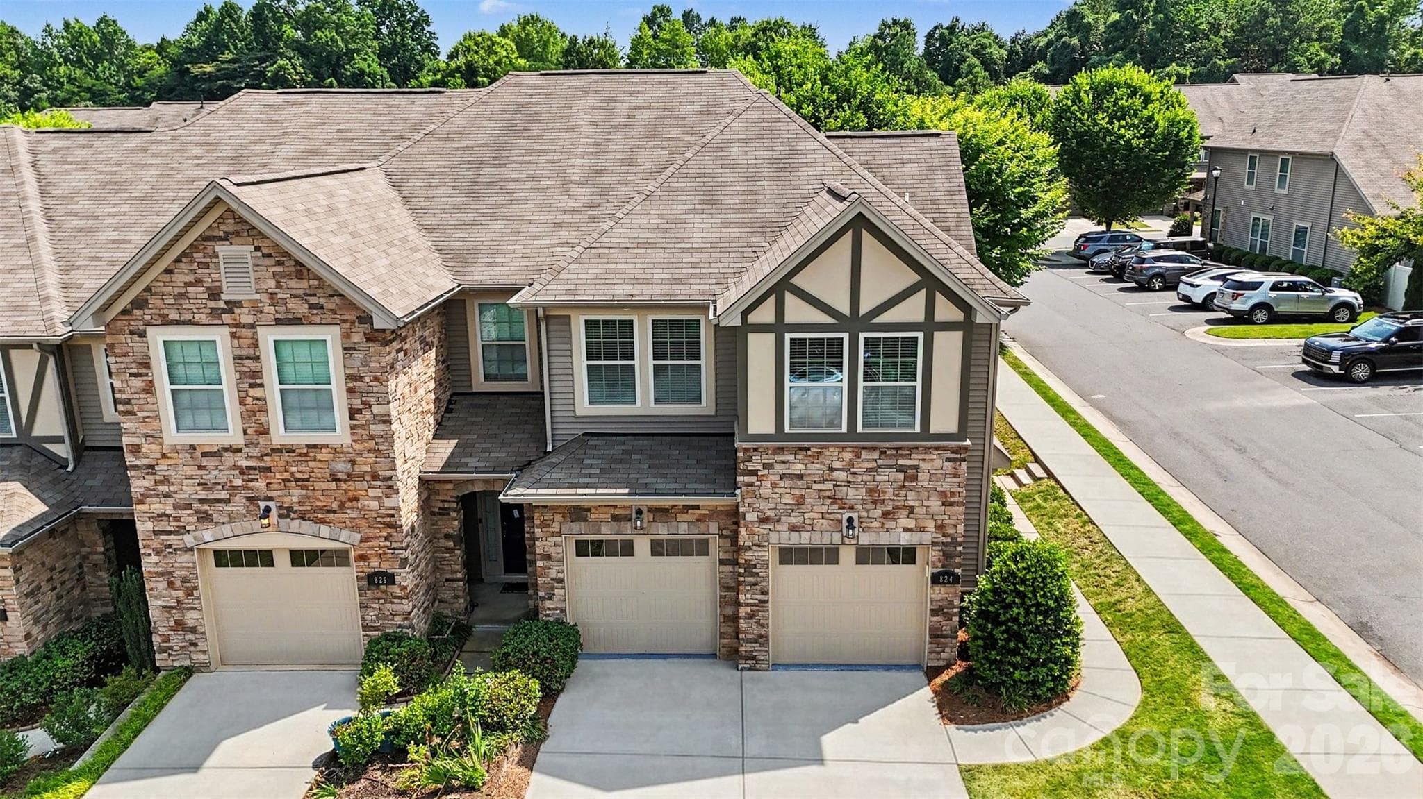 View of the corner lot and neighboring homes - 824 Ayrshire Avenue, Fort Mill