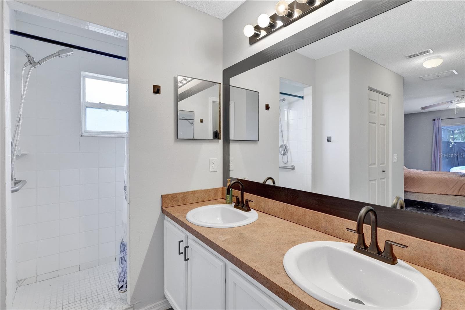 WALK-IN SHOWER - 504 EAGLE CT, POINCIANA