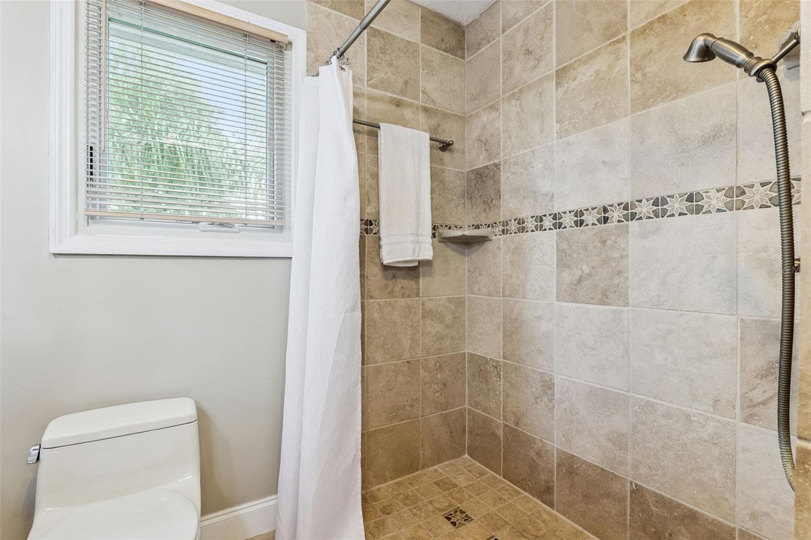Upstairs Bathroom - 333 BRANTLEY CLUB PL, LONGWOOD
