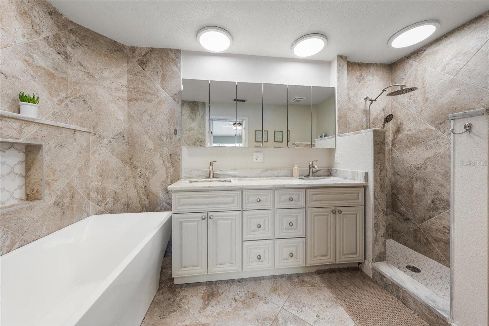 Condominium at 10811 INDIAN HILLS CT #42, SEMINOLE, photo 17 of 33