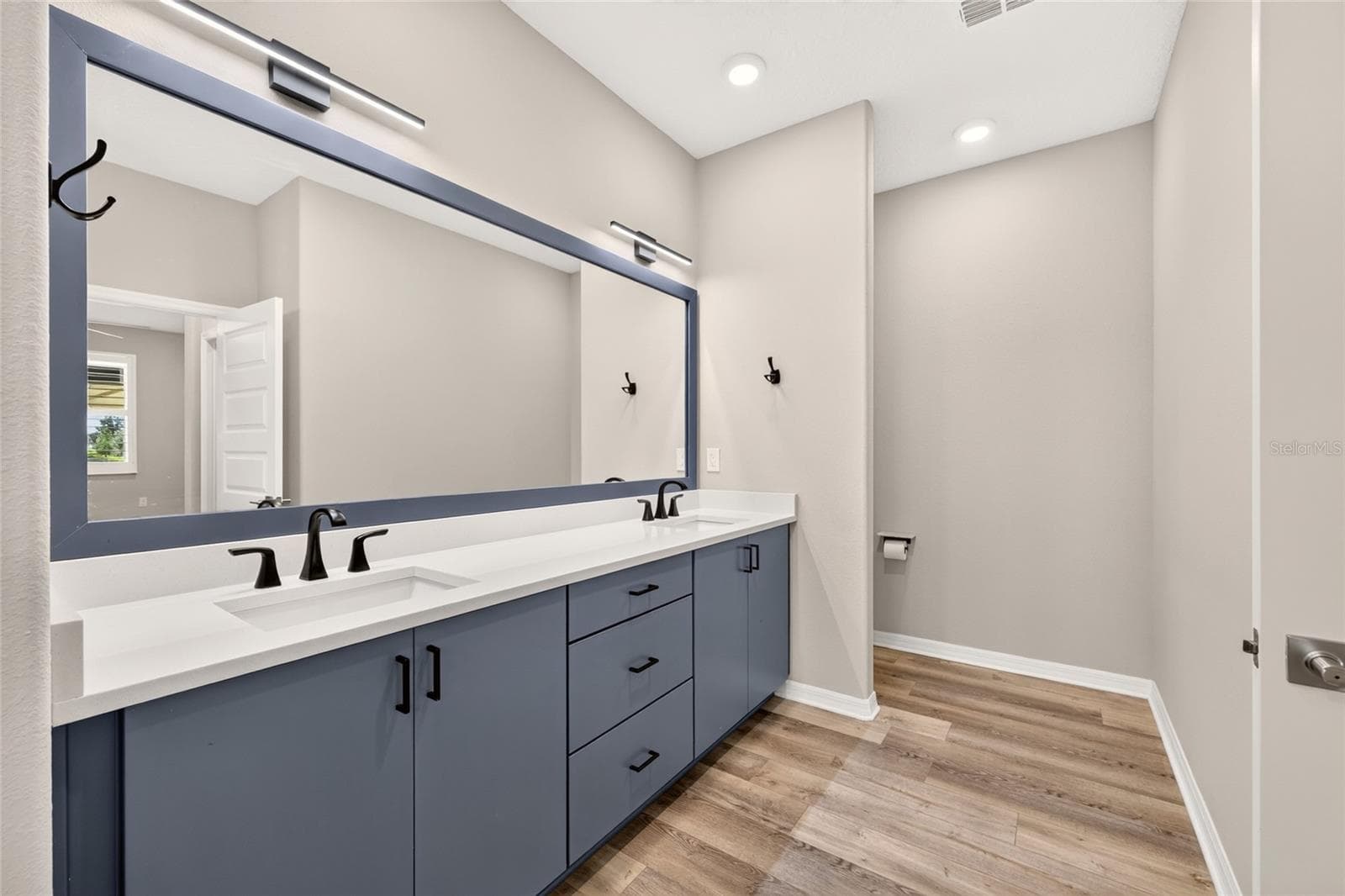 Primary bath 1 - 8053 SW 86TH TERRACE RD, OCALA