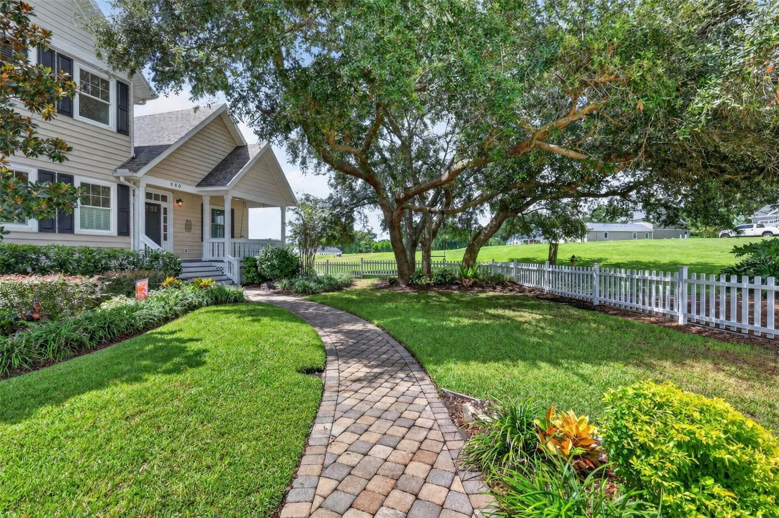 Single Family Residence at 580 W 10TH AVE, MOUNT DORA, photo 5 of 100