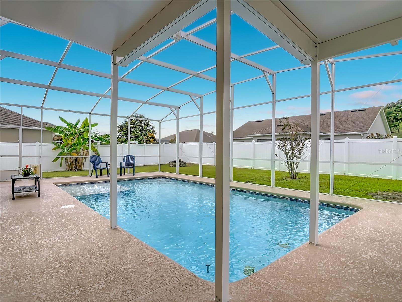 Beautiful pool with covered area - 1611 LADY FERN TRL, DELAND