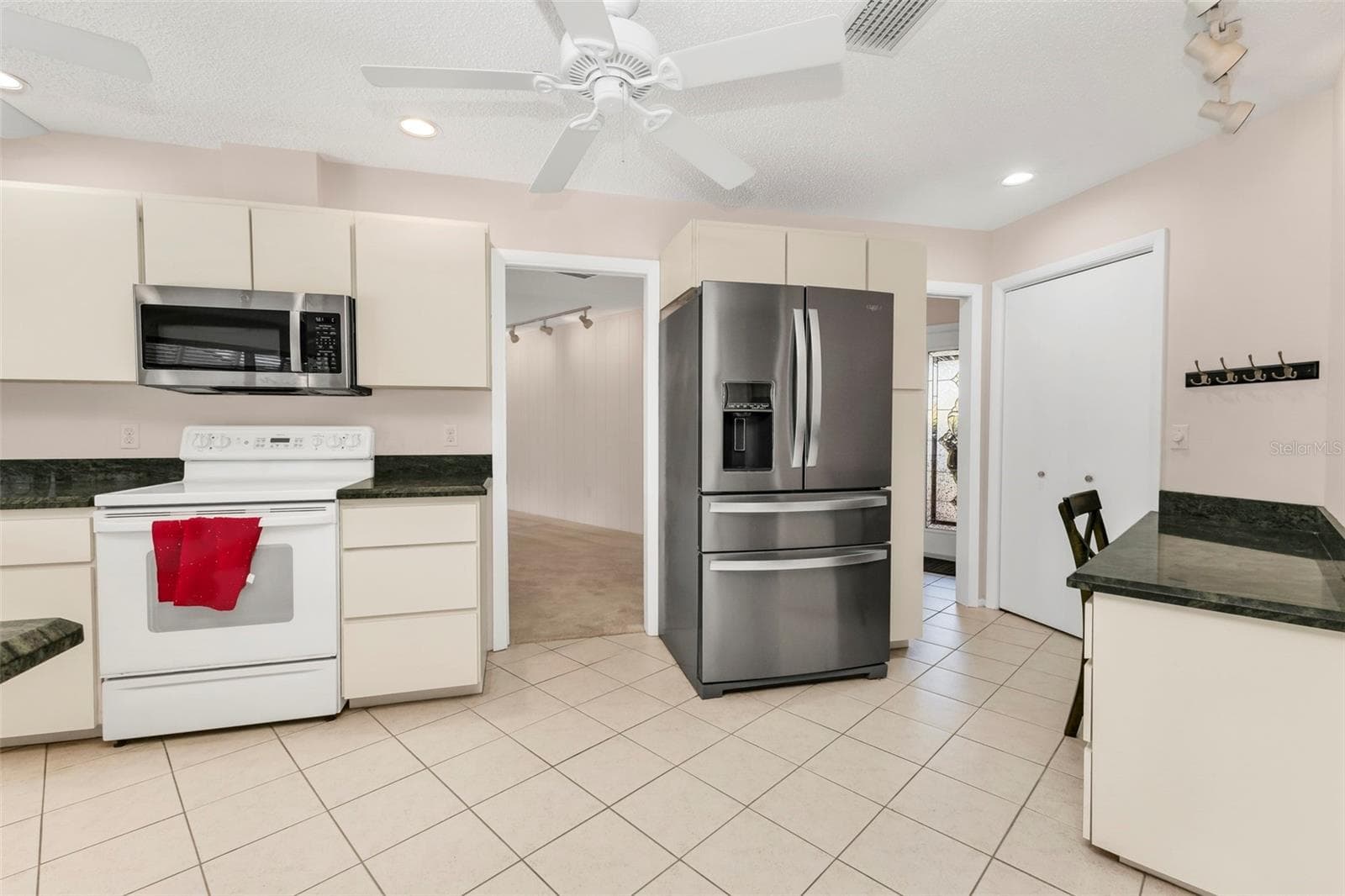 Single Family Residence at 26212 MADRAS CT, PUNTA GORDA, photo 31 of 61
