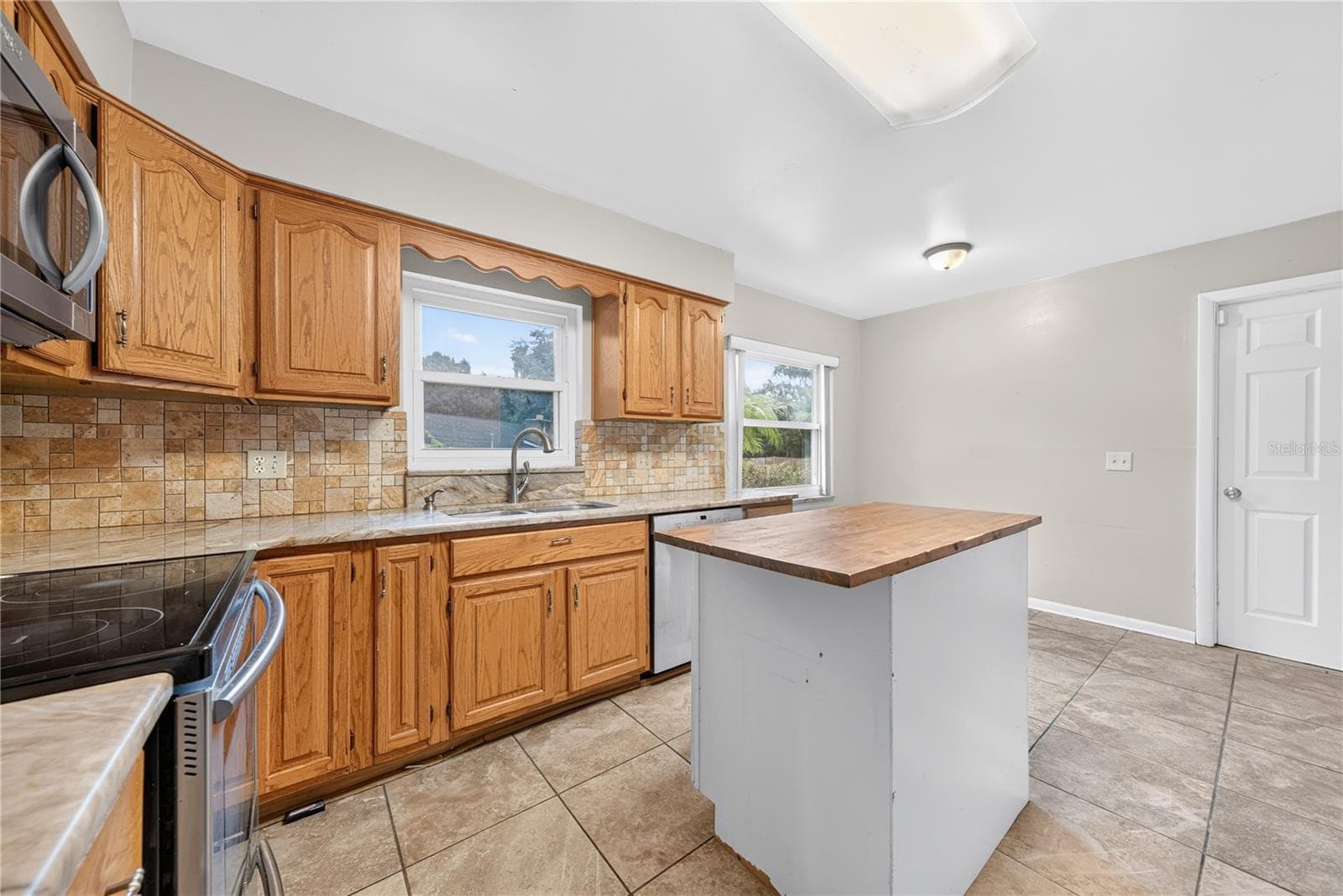 Single Family Residence at 383 PALM DR, OVIEDO, photo 11 of 35