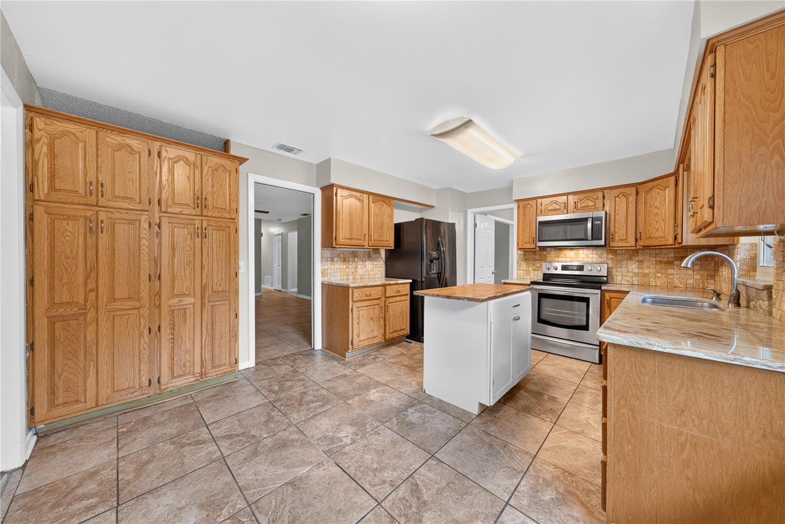 Single Family Residence at 383 PALM DR, OVIEDO, photo 14 of 35