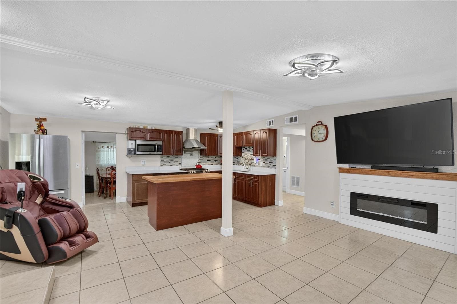 Open floorplan, electric fireplace (which heats) under the TV. - 1727 WAIKIKI WAY, TAMPA