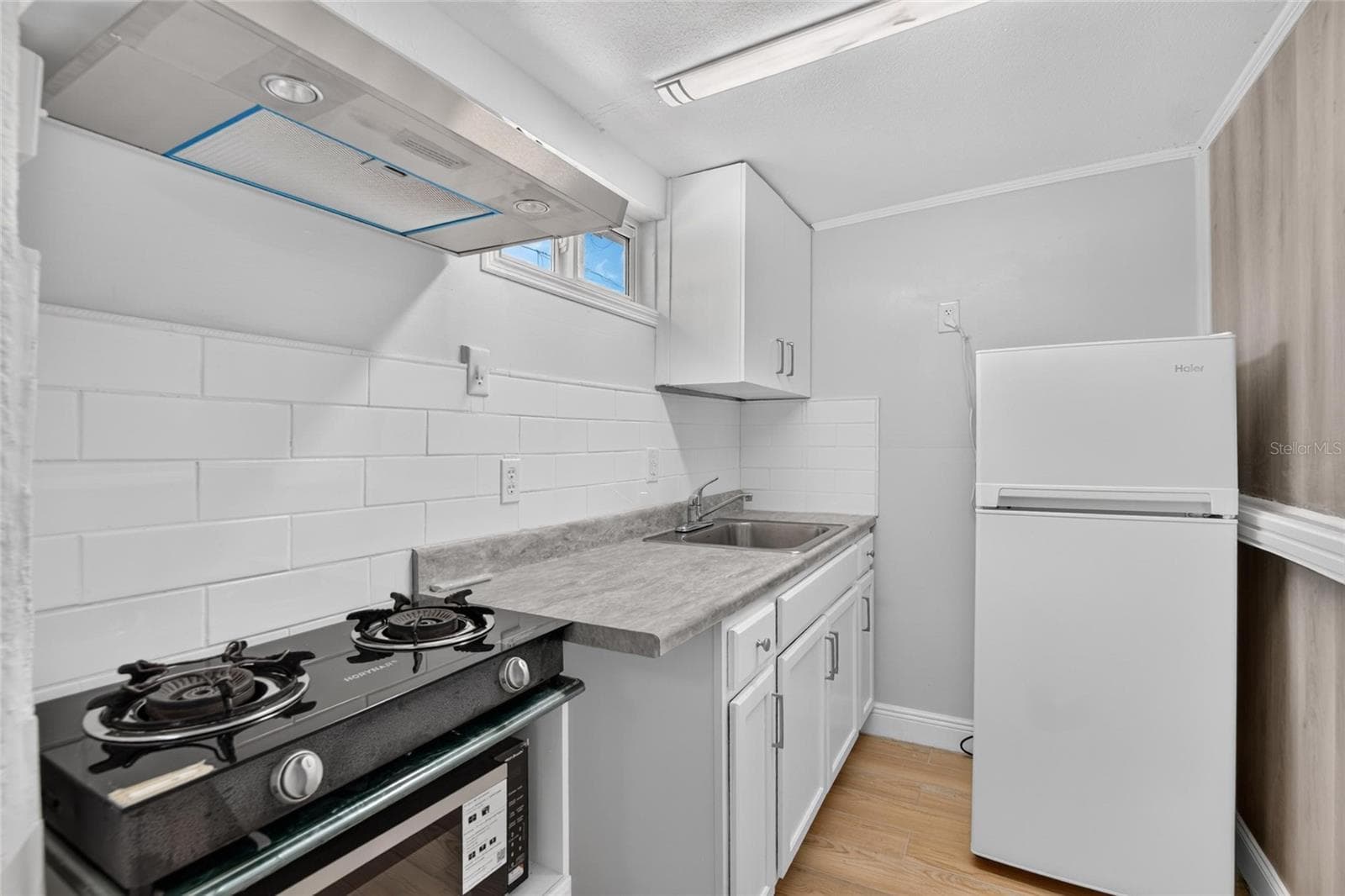 Kitchenette in One Bedroom Apartment - 1727 WAIKIKI WAY, TAMPA