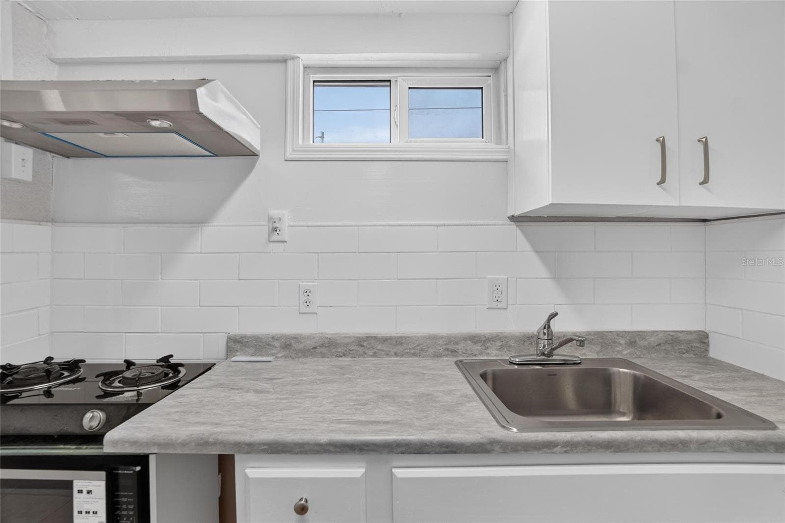 Kitchenette in One Bedroom Apartment - 1727 WAIKIKI WAY, TAMPA