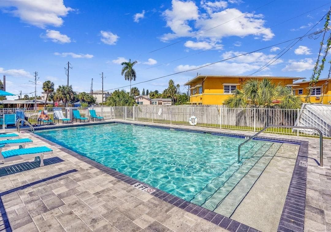 Condominium at 15305 1ST ST E #305, MADEIRA BEACH, photo 21 of 34