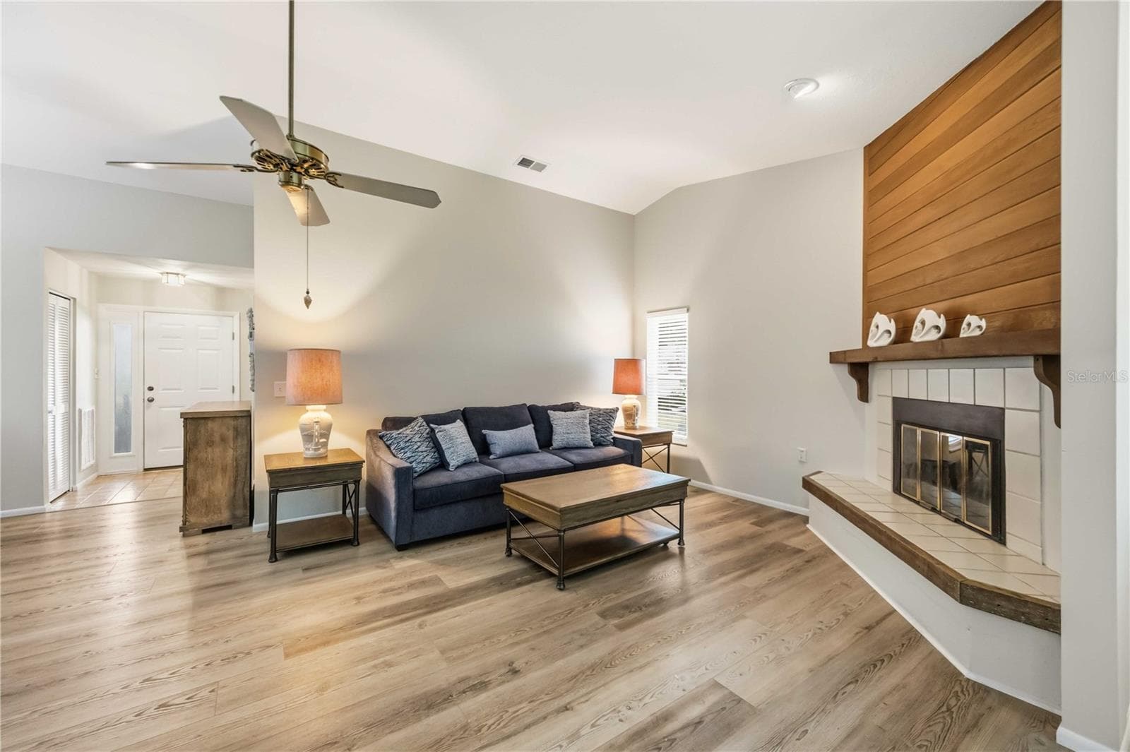 Living Room with fireplace and vaulted ceiling - 680 LINDEN DR, ENGLEWOOD