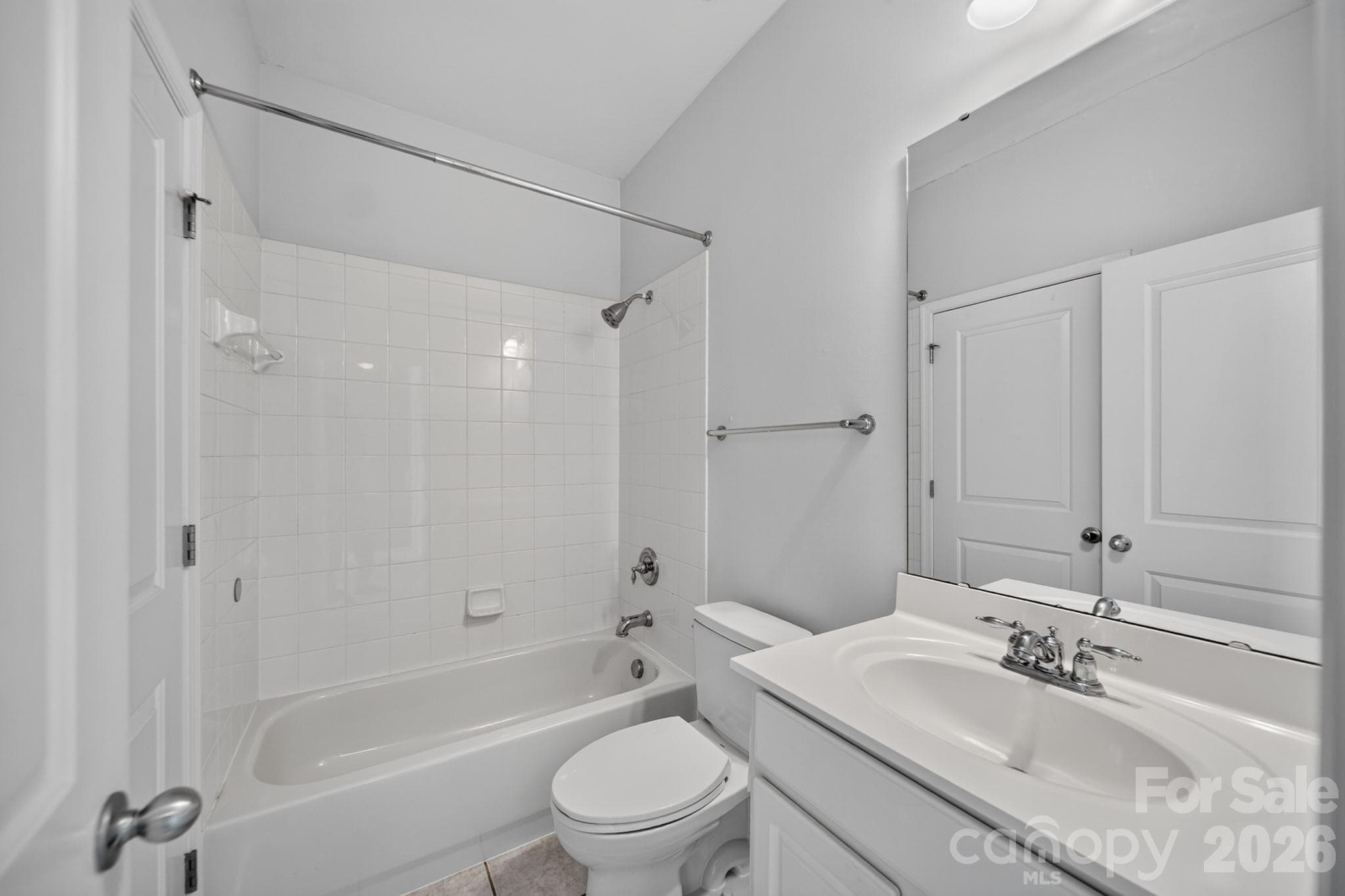 3rd Floor Guest Bath - 930 Gracie Way, Charlotte