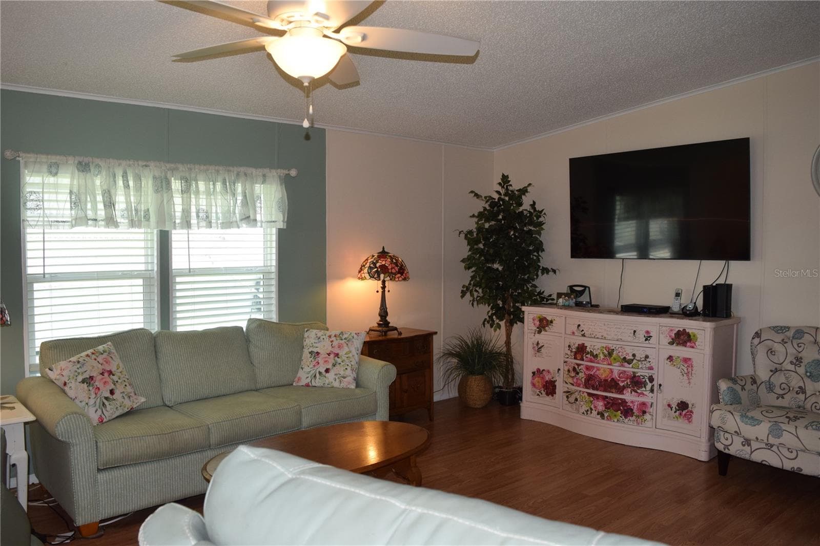 Manufactured Home at 37530 POCO AVE, ZEPHYRHILLS, photo 3 of 40