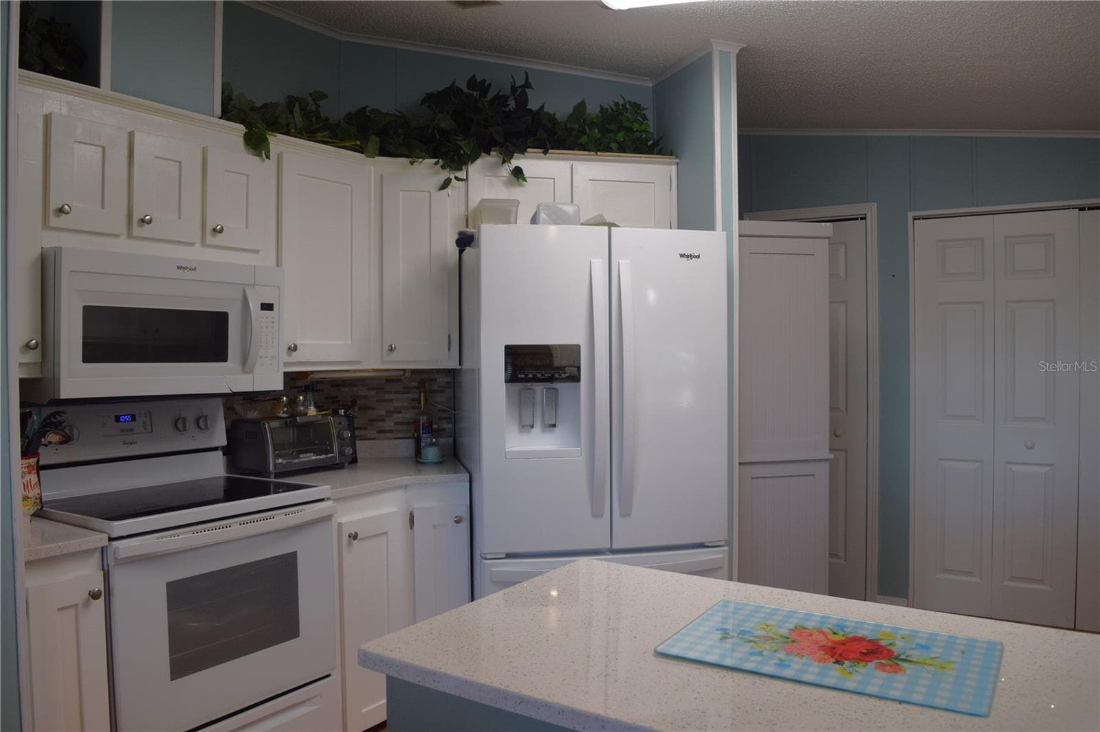 Manufactured Home at 37530 POCO AVE, ZEPHYRHILLS, photo 19 of 40