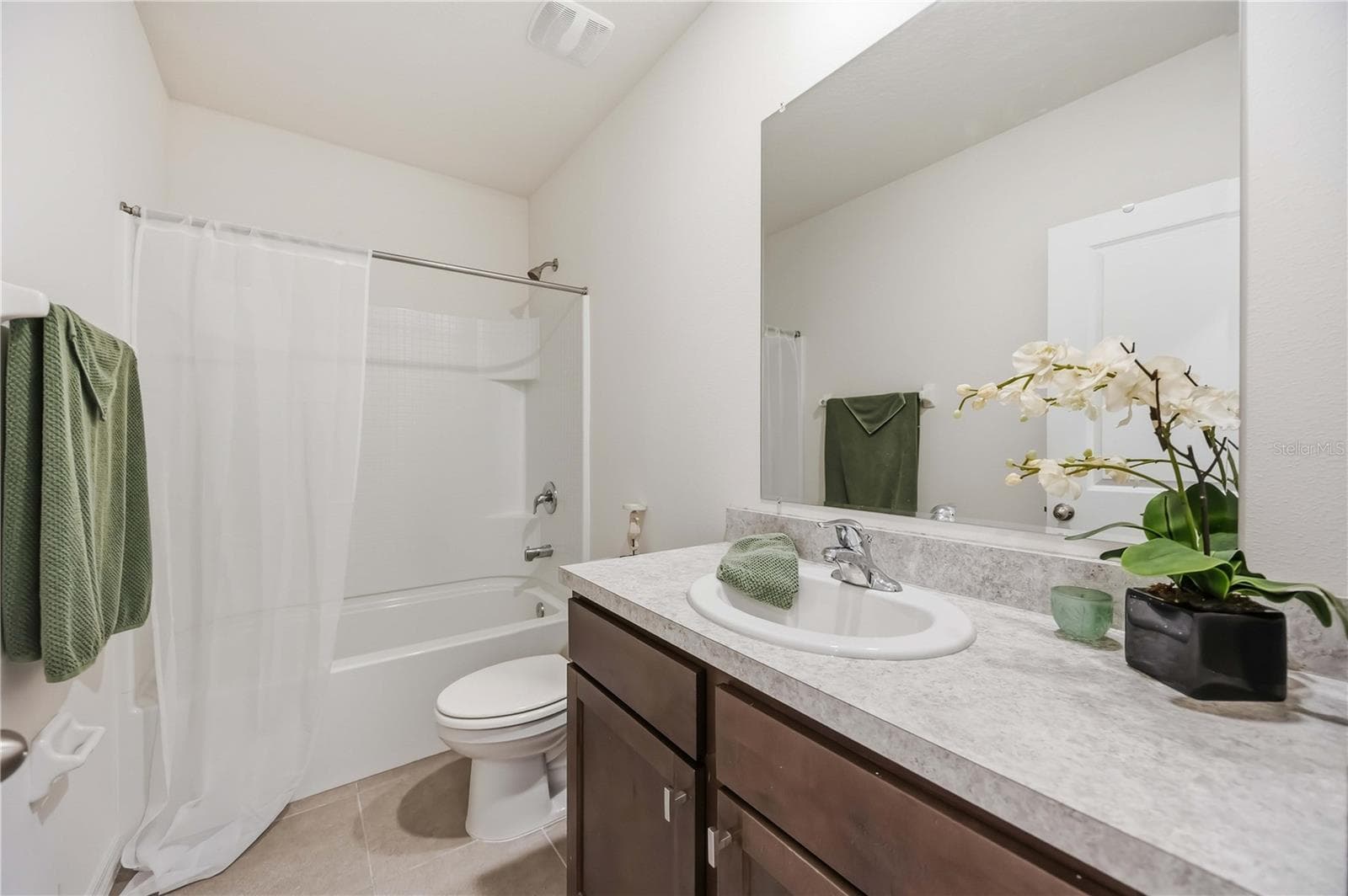 Secondary Bath - 8652 MILESTONE DR, SARASOTA