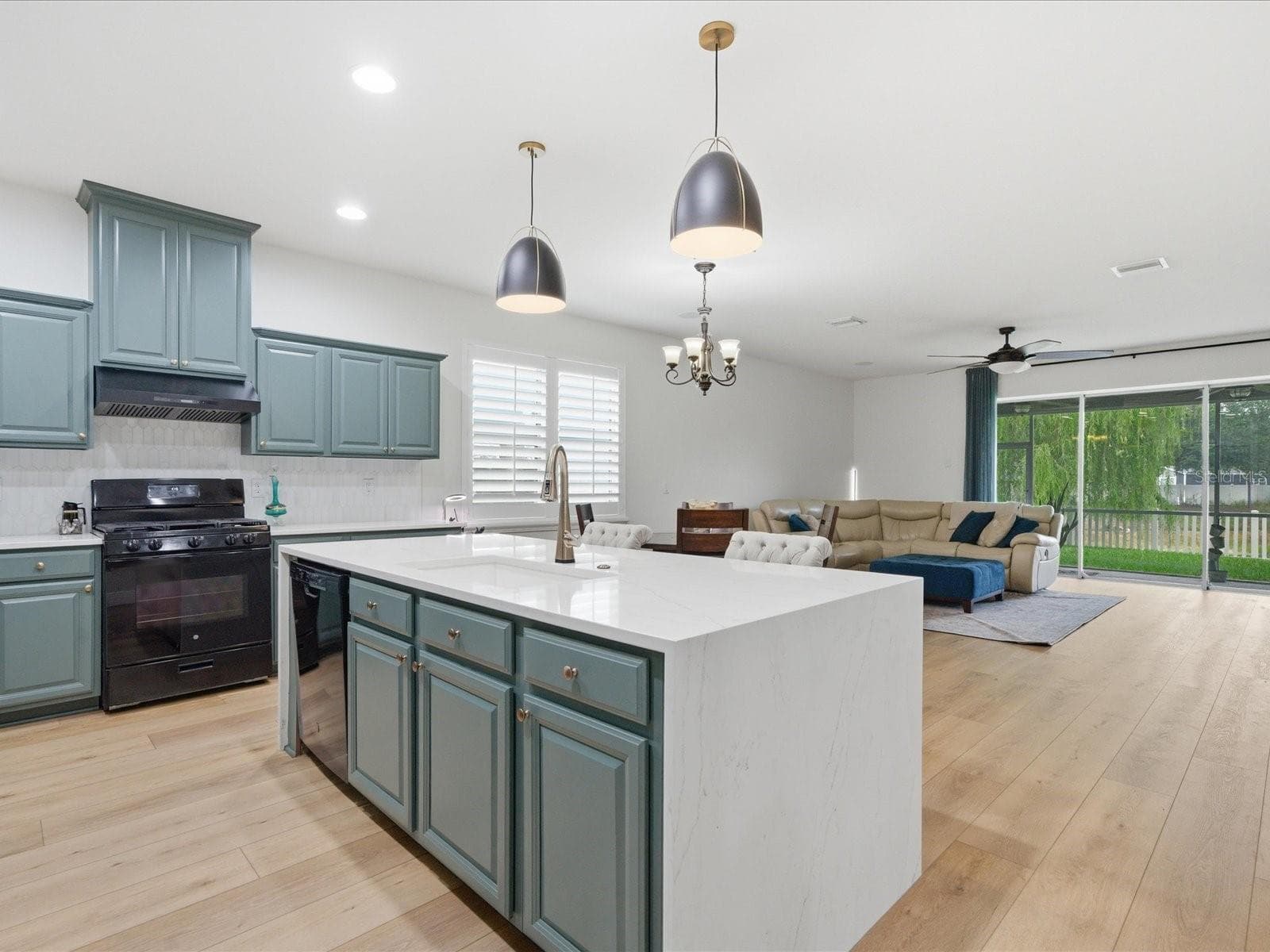 Single Family Residence at 17735 BRIGHT WHEAT DR, LITHIA, photo 13 of 49