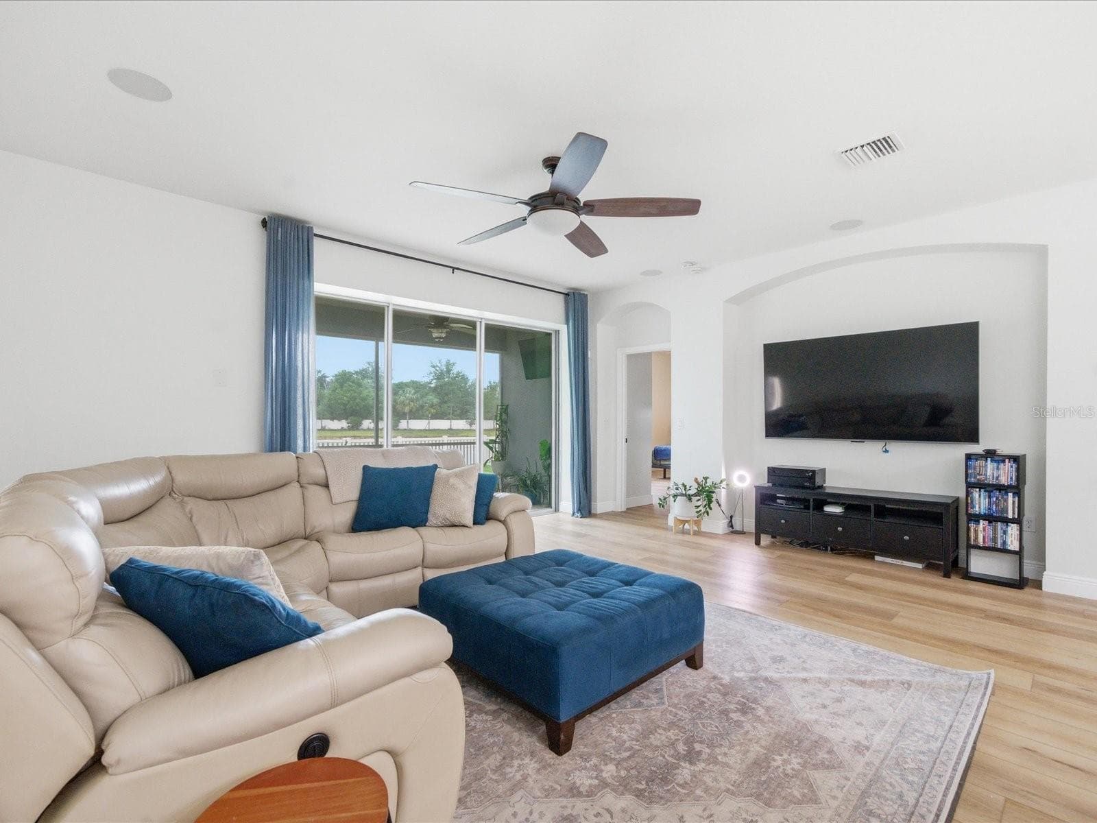 Single Family Residence at 17735 BRIGHT WHEAT DR, LITHIA, photo 21 of 49
