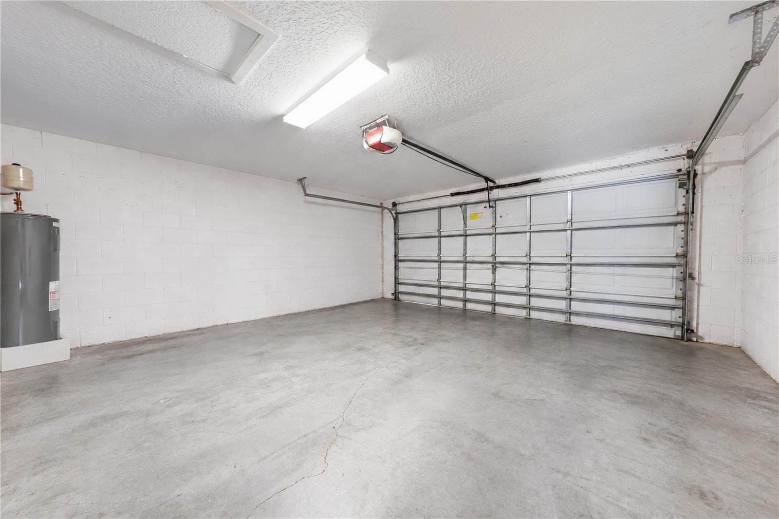 Two car garage - 1827 LAKE VILLA DR, TAVARES